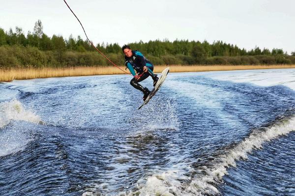 An adrenaline-filled experience, wakesurfing
