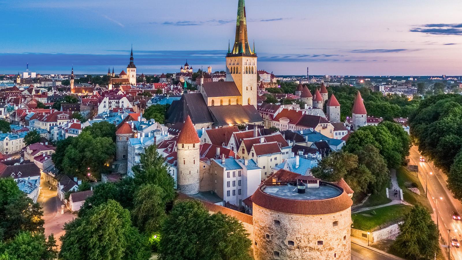 how many tourist visit tallinn each year