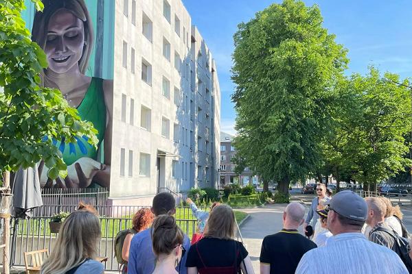 Giidiga jalutuskäik "Kalamaja kunsti ja pajatuste uhhaa"