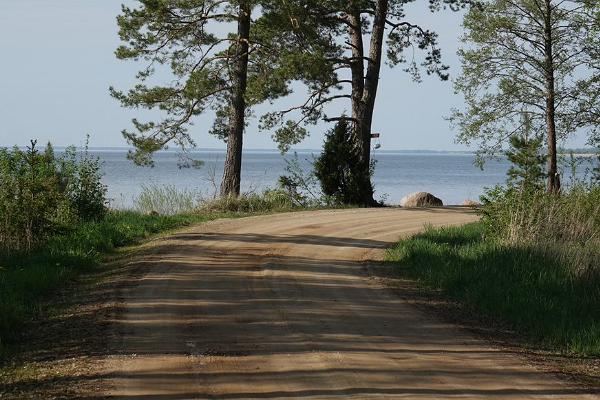The Lake Võrtsjärv cycling path