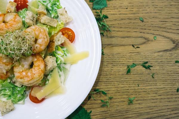 Caesar salad, shrimps