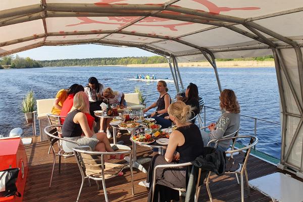 Bootsfahrten mit Pärnu Cruises auf dem Fluss Pärnu und in der Pärnuer Bucht