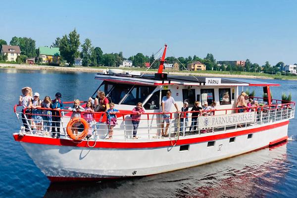 Поездки на корабле от Pärnu Cruises по реке и заливу Пярну