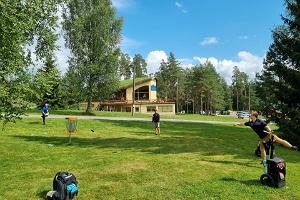 Дорожка для диск-гольфа в центре отдыха и лыжного спорта Валгехобусемяэ
