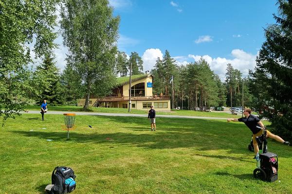 Disc golf at Valgehobusemäe Ski and Recreation Centre