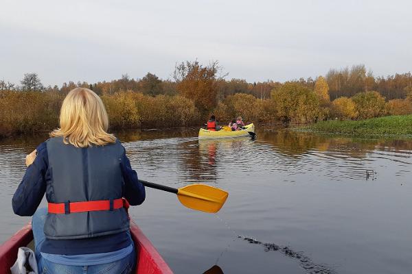 Enjoying the autumn colours of Soomaa on a canoeing trip!