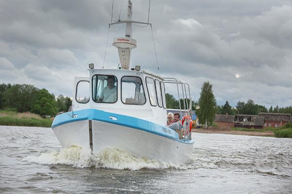 Peipsi kruiisid lõbusõidulaevaga Mesiroos