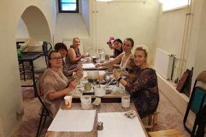 Die Keramikwerkstatt im Herrenhaus Alatskivi lädt ein zum Workshop.