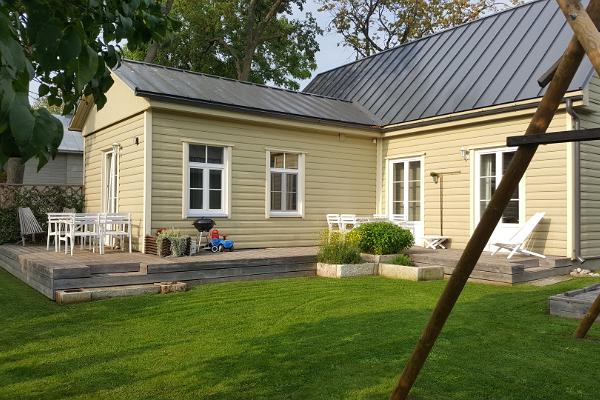 Familienwohnung in Kuressaare mit Garten und Terrasse