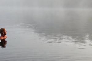 Wanderung zum Sonnenaufgang und Baden im Hochmoorsee in Põhja-Kõrvemaa