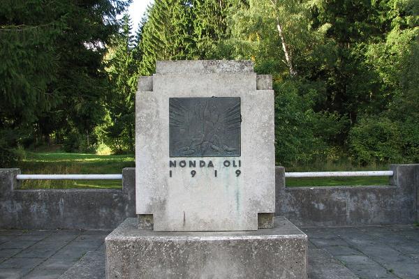 Das Denkmal für den Freiheitskrieg im Wald Palermo in Rakvere