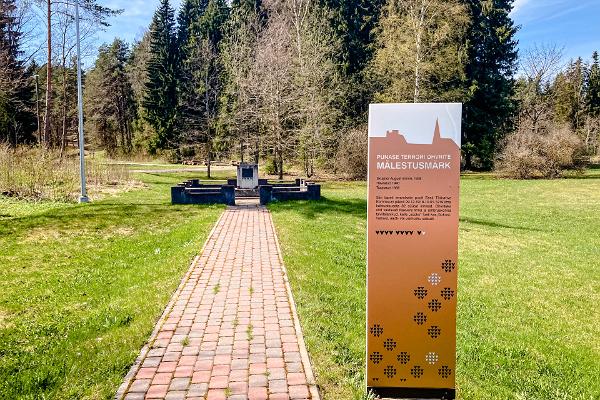 Das Denkmal für den Freiheitskrieg im Wald Palermo in Rakvere