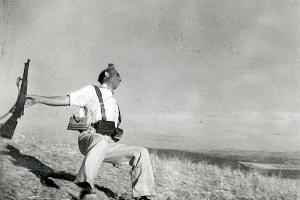 Inimest peegeldades – Robert Capa ja Ungari meistrid – Brassaï, Kertész, Moholy-Nagy, Munkácsi