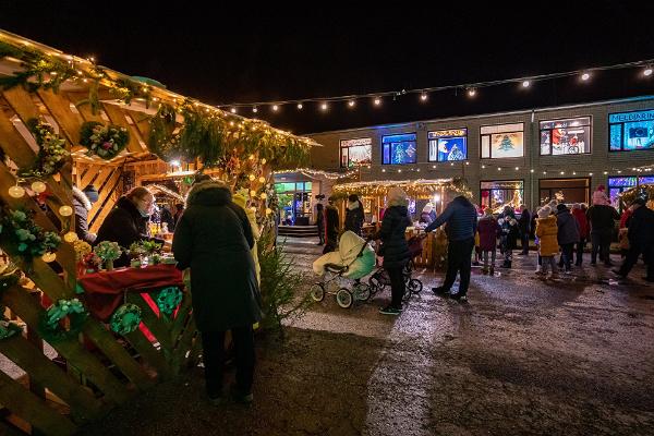 Fensterweihnachten und Markt in Väätsa