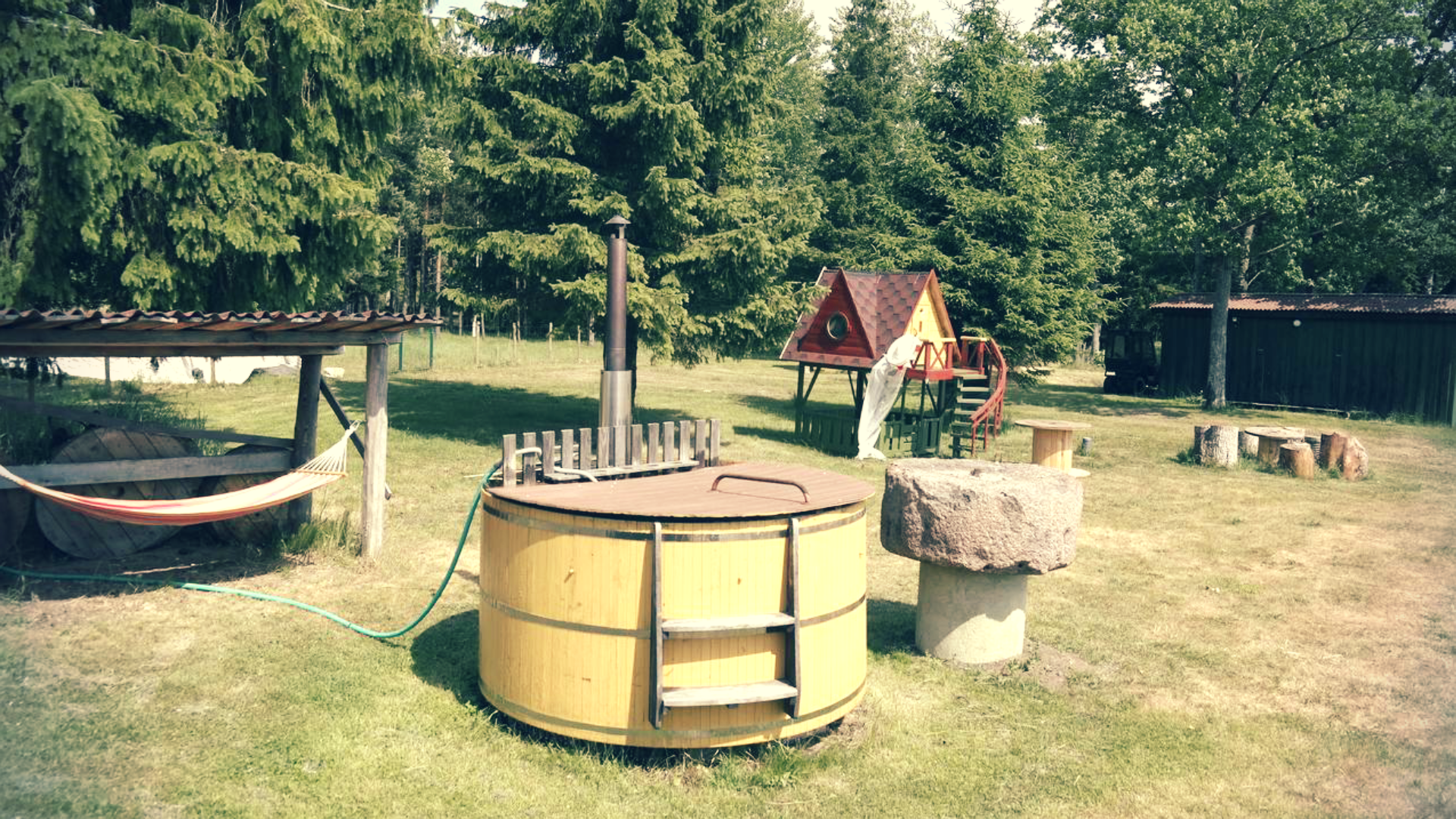 Puuküttega kümblustünn