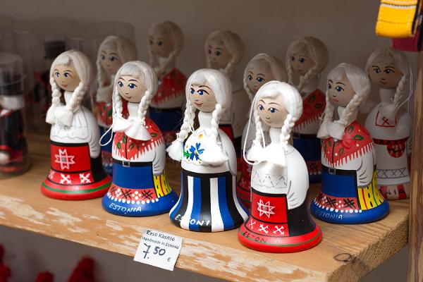 Saare Hobu handicraft shop, wooden dolls with Estonian folk costumes