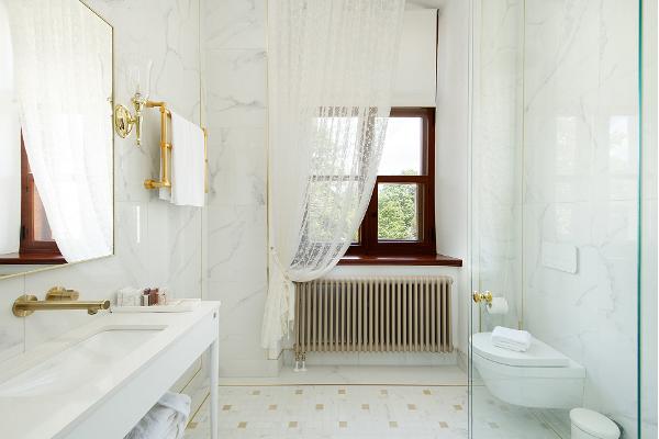 Schloss Fellinin kylpyhuone, bathroom, Viljandin majoitus, kartanon sisustus