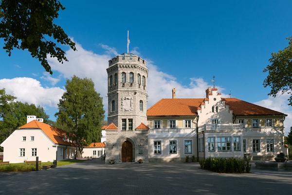 Estonian History Museum – Maarjamäe Palace