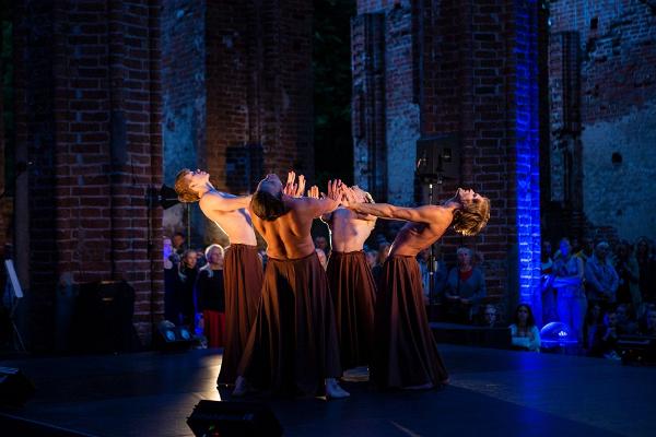 Tartu Cathedral, a dance performance in the ruins