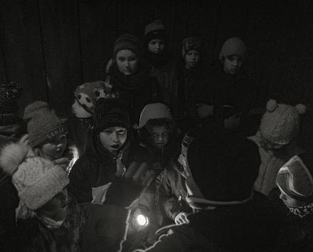 Приключения при свете карманного фонарика – поход с инструктором по сумрачной базе подводных лодок советского времени в гавани Хара