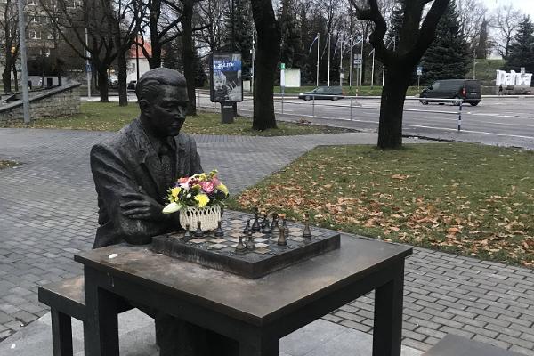 Paul Kerese mälestusmärk Narvas