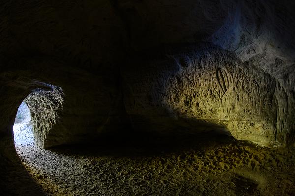 Хельмеские пещеры