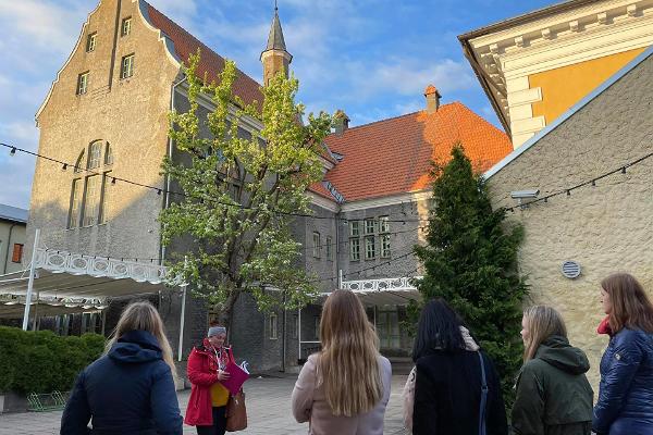 Guided tour of Pärnu Old Town with a visit to the circular panoramic cinema of the Red Tower
