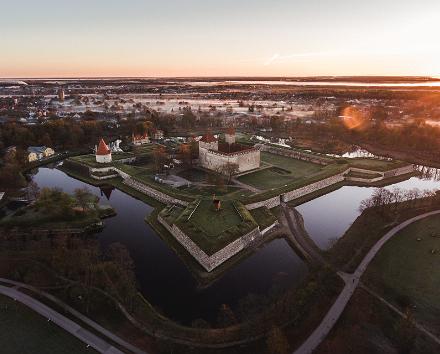 Die Reiseroute „Das Leben an der Grenze zweier Welten“ beginnt auf dem Rathausplatz in Tartu