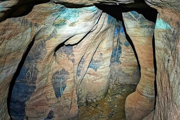Die Höhlen von Allikukivi