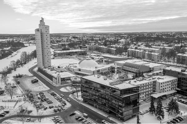 Архитектурная пешая прогулка по Тарту: здание Tigutorn (в пер. «Башня-улитка») и Центр науки AHHAA зимой, вид с высоты птичьего полета