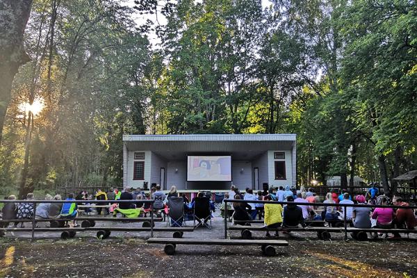 Ulila Summer Garden, open-air cinema, singing stage, 'Raggie'