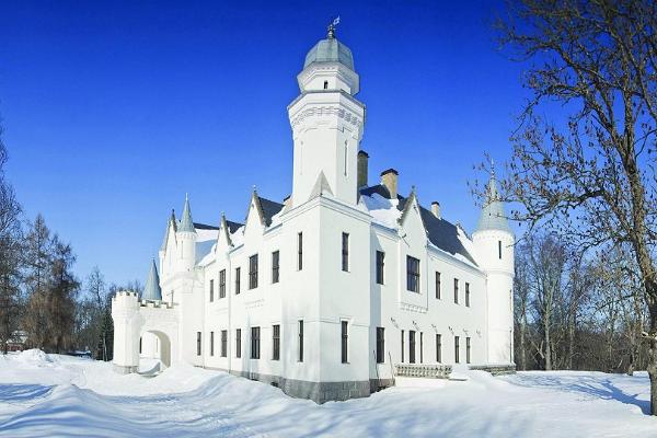 Alatskivi slott på snöig vinter
