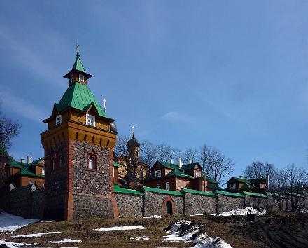 Kuremäe kloostri sissepääsuvärav