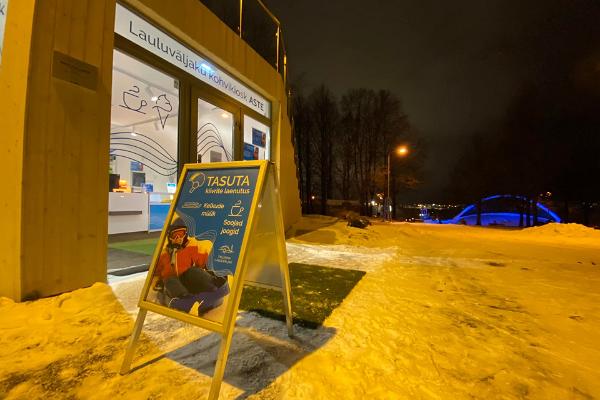 Зимний центр Таллиннского Певческого поля – сноутюбинг и катание на санках