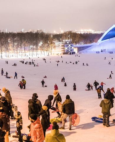 Tallinnan laulukentän talvikeskus – snowtubing ja kelkkailurinne