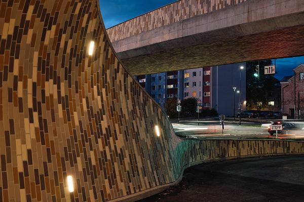 Brücke und Tunnel an der Vaksali-Straße