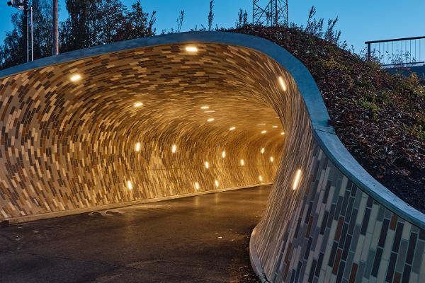 Brücke und Tunnel an der Vaksali-Straße