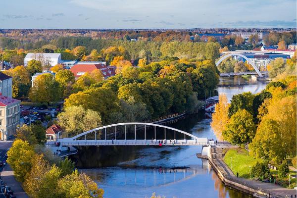 Virtual tour of the city of Tartu: Arch Bridge and Emajõgi River, greenery, river