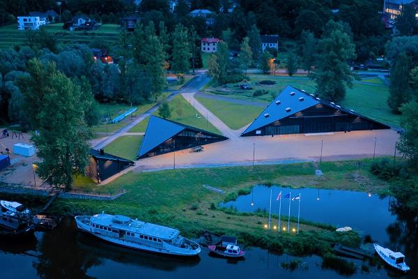 Virtual tour of the city of Tartu: Lodjakoda (Barge Hall), Emajõgi River, ships, barge, and greenery
