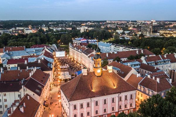 Виртуальная экскурсия по городу Тарту: в Тарту проходит множество мероприятий; город наполнен приятной суетой