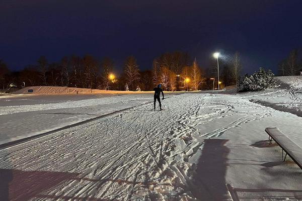 Tähtvere Park lighted ski trails and a skier