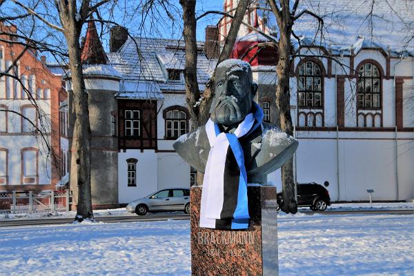 Monument to Oscar Brackmann