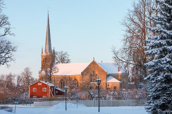 Rõngu Mihkli kirik talvel
