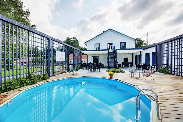 Tõstamaan meijerin hotellin Poolside-ravintola: luontolomaa