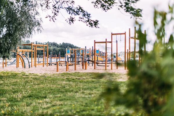 Spielplatz am Strand des Viljandi-Sees
