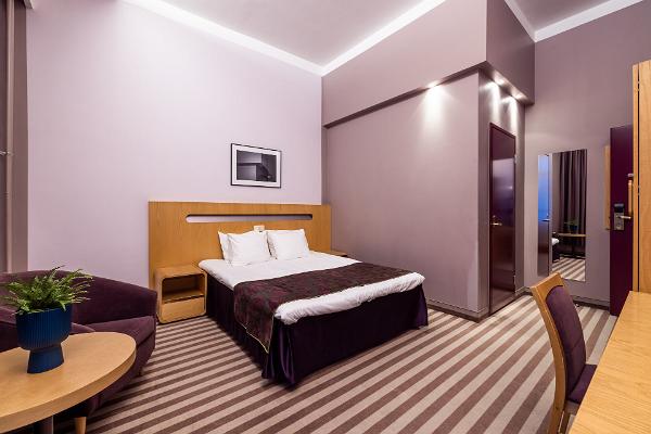 Standard M Zimmer des Hotels Soho mit breitem Bett