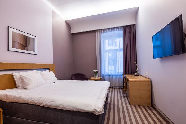 Ett standard M rum med bred säng på Hotell Soho