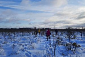 "Nature Tours Estonia" ziemas pārgājiens ar sniega kurpēm pa Emajegi-Sūrso ziemas ceļiem