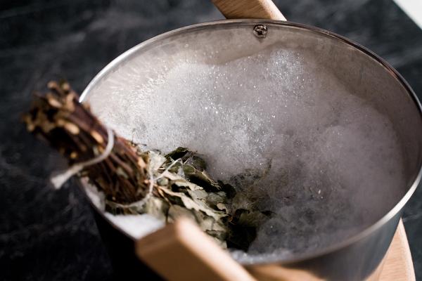 Harmoonikum’s sauna ritual “Mantsi Ann’s rose spell”