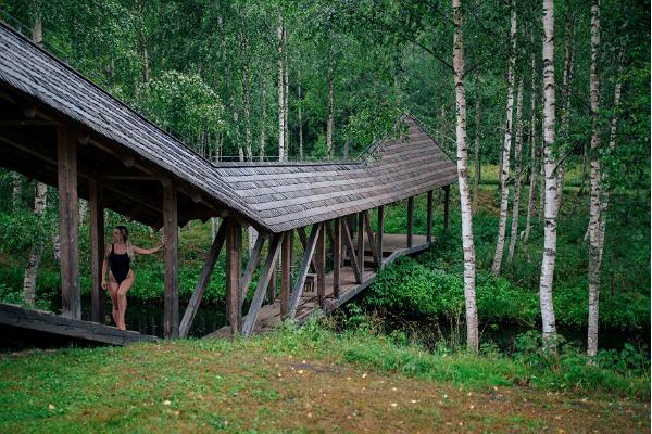 Оздоравливающий ритуал бани по-черному в Männiku Metsatalu